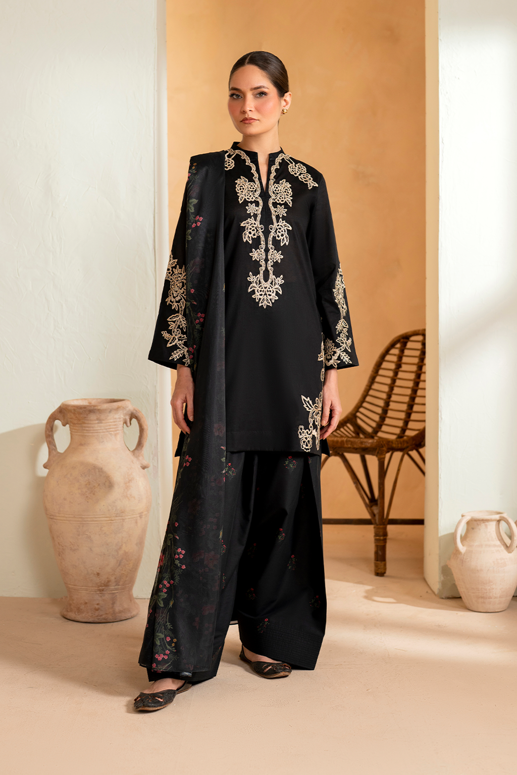 Iznik 3PC Embroidered Lawn with Chiffon Printed Dupatta