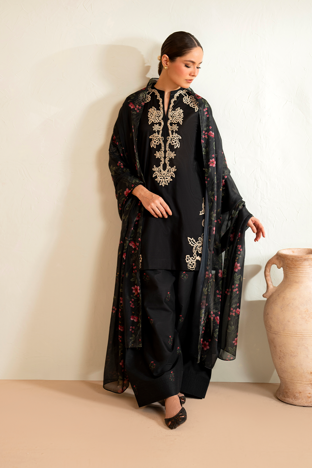Iznik 3PC Embroidered Lawn with Chiffon Printed Dupatta