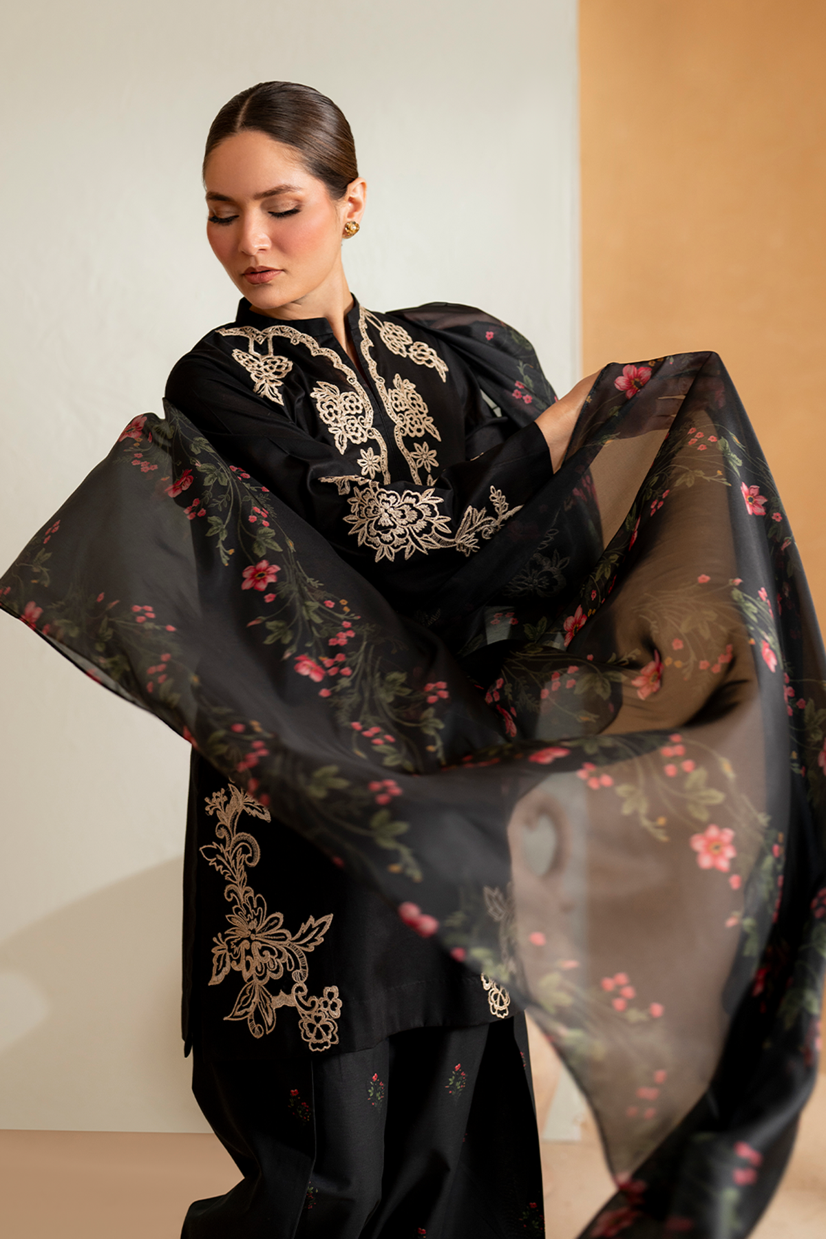 Iznik 3PC Embroidered Lawn with Chiffon Printed Dupatta